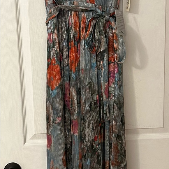 NWT Eliza J Metallic Floral Drape Shoulder Gown (Size 2) - Picture 4 of 6